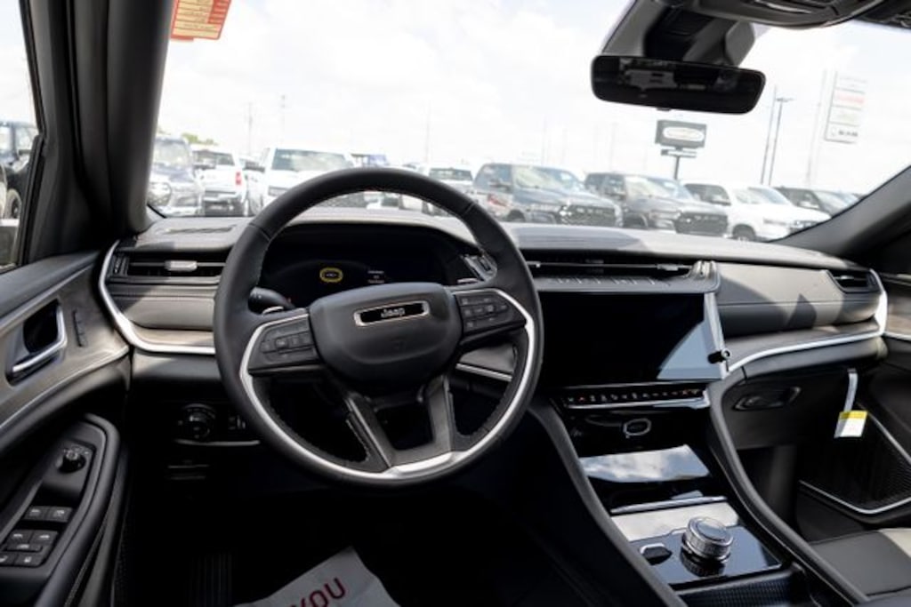 New 2026 Jeep Grand Cherokee L LIMITED 4X4 Sport Utility
