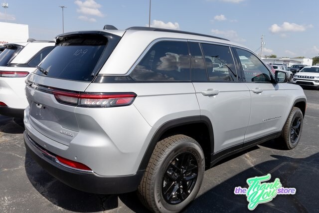 2025 Jeep Grand Cherokee Laredo photo 3