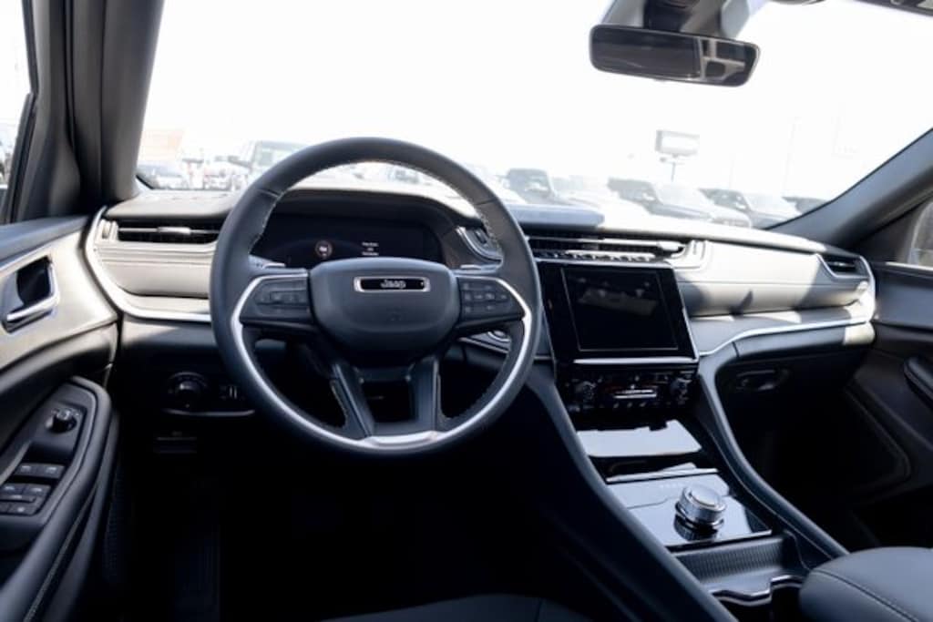 New 2026 Jeep Grand Cherokee LAREDO X 4X4 Sport Utility