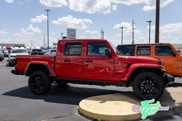 2025 Jeep Gladiator Sport photo 3