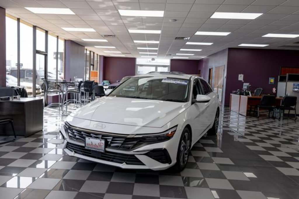 Used 2025 Hyundai Elantra SEL Convenience Sedan