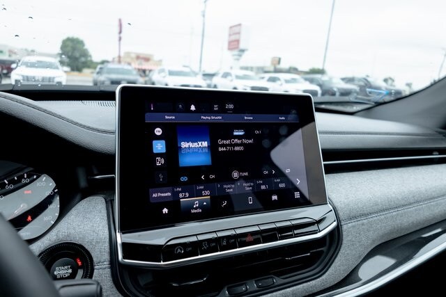 2024 Jeep Compass Latitude photo 3