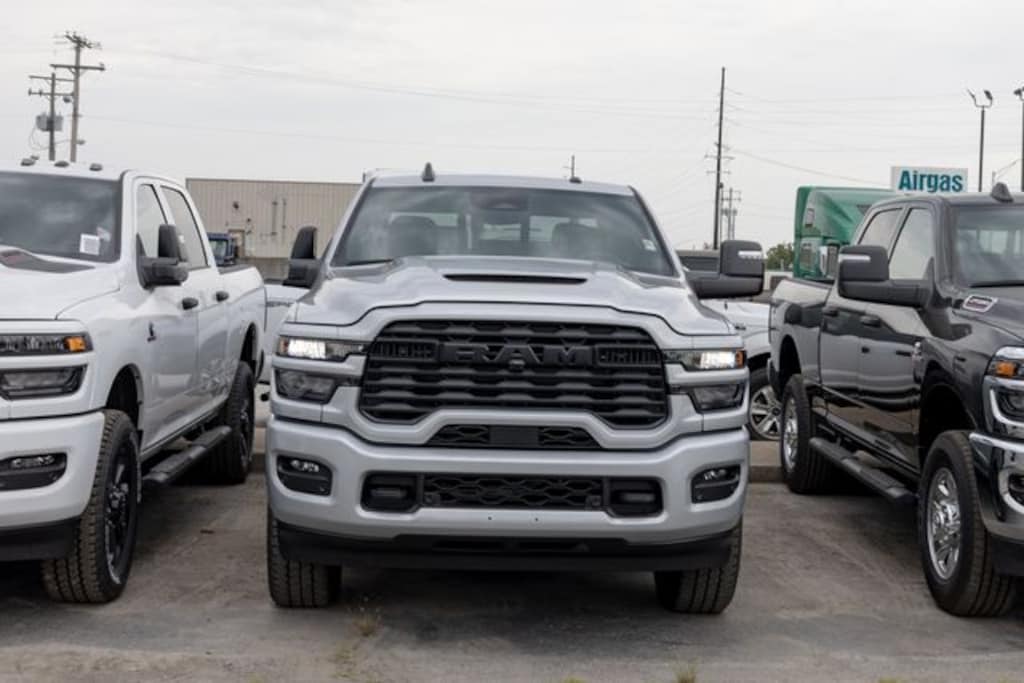 New 2026 Ram 2500 BLACK EXPRESS CREW CAB 4X4 6'4 BOX Pickup