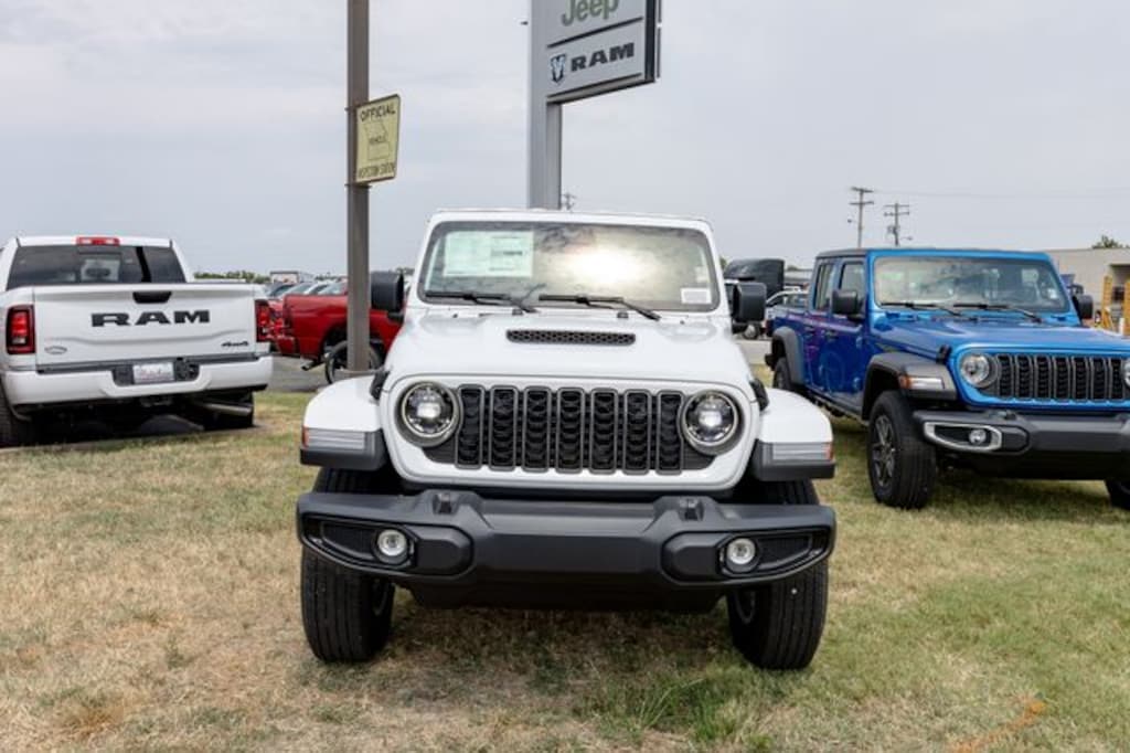 New 2026 Jeep Gladiator SPORT S 4X4 Pickup