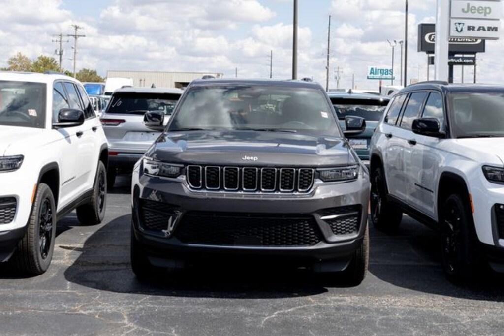 New 2026 Jeep Grand Cherokee LAREDO X 4X4 Sport Utility