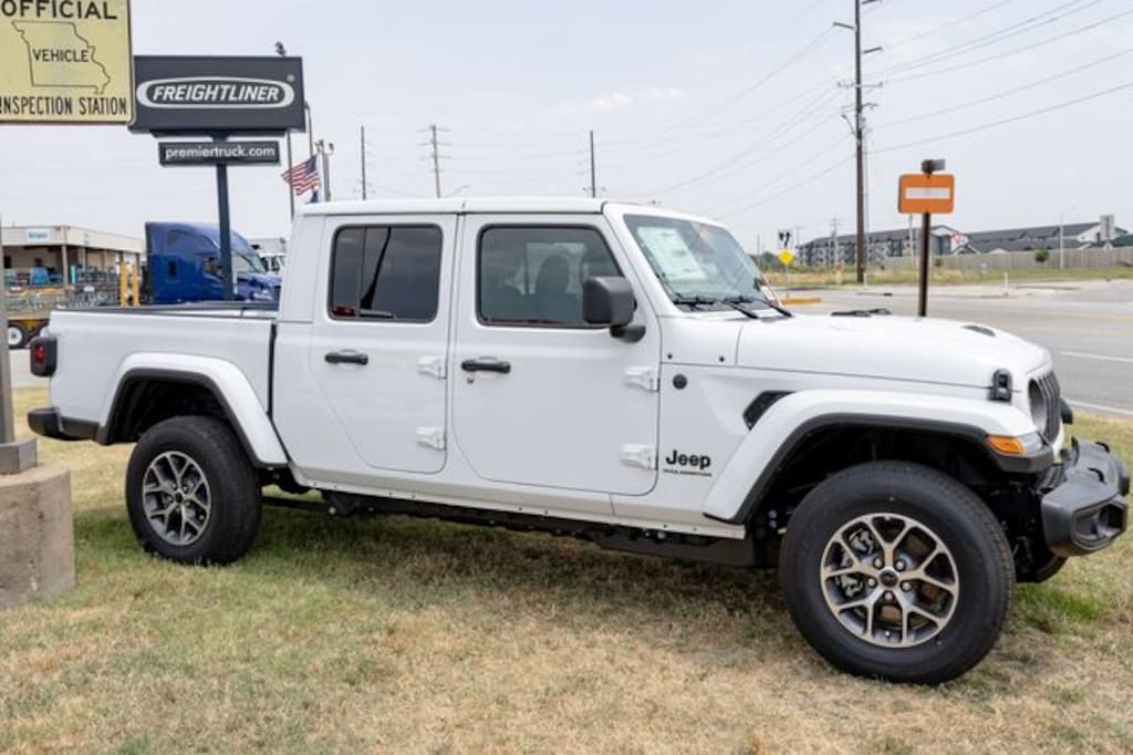 New 2026 Jeep Gladiator SPORT S 4X4 Pickup