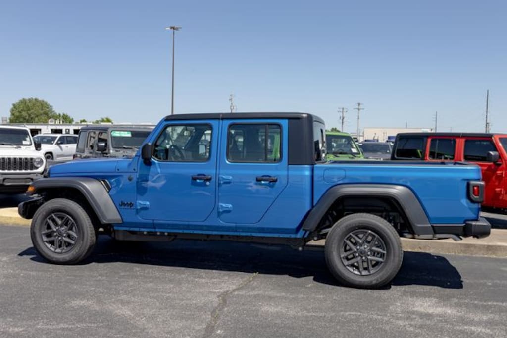 New 2026 Jeep Gladiator SPORT 4X4 Pickup