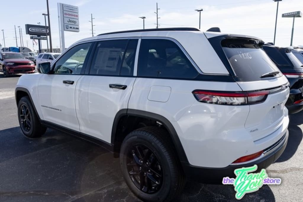 New 2025 Jeep Grand Cherokee LAREDO X 4X4 Sport Utility