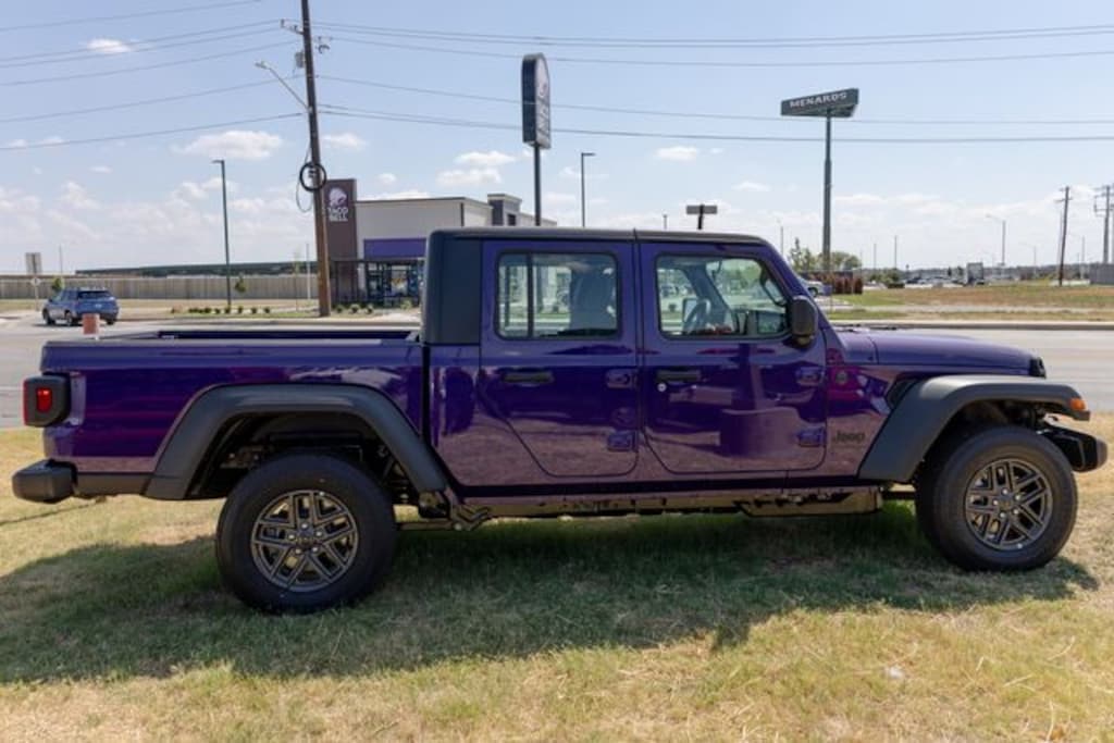 New 2026 Jeep Gladiator SPORT 4X4 Pickup