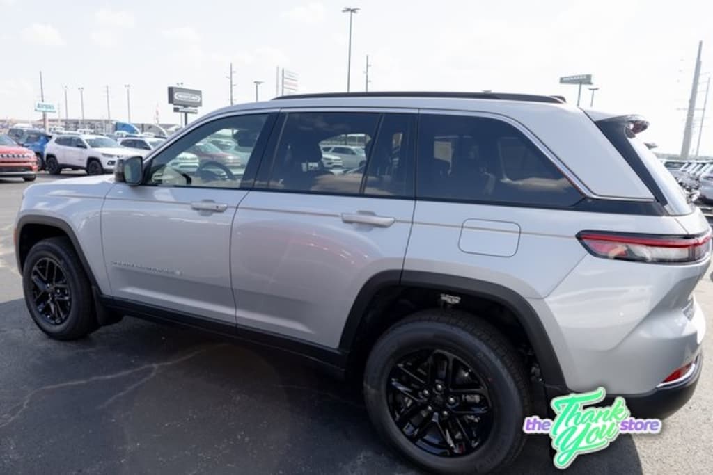 New 2025 Jeep Grand Cherokee LAREDO X 4X4 Sport Utility