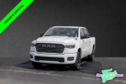 2026 Ram 1500 LARAMIE CREW CAB 4X4 5'7 BOX Pickup 1C6SRFJP3TN195734