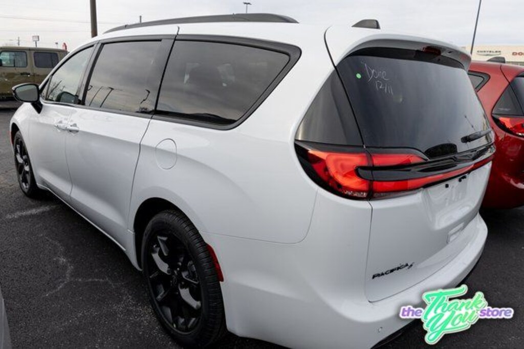 New 2026 Chrysler Pacifica SELECT Passenger Van