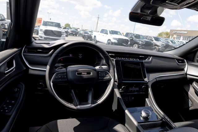 New 2026 Jeep Grand Cherokee LAREDO X 4X4 Sport Utility