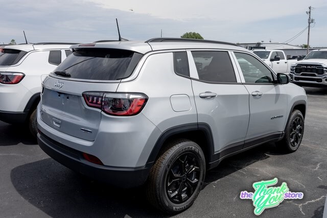 2025 Jeep Compass Latitude photo 4