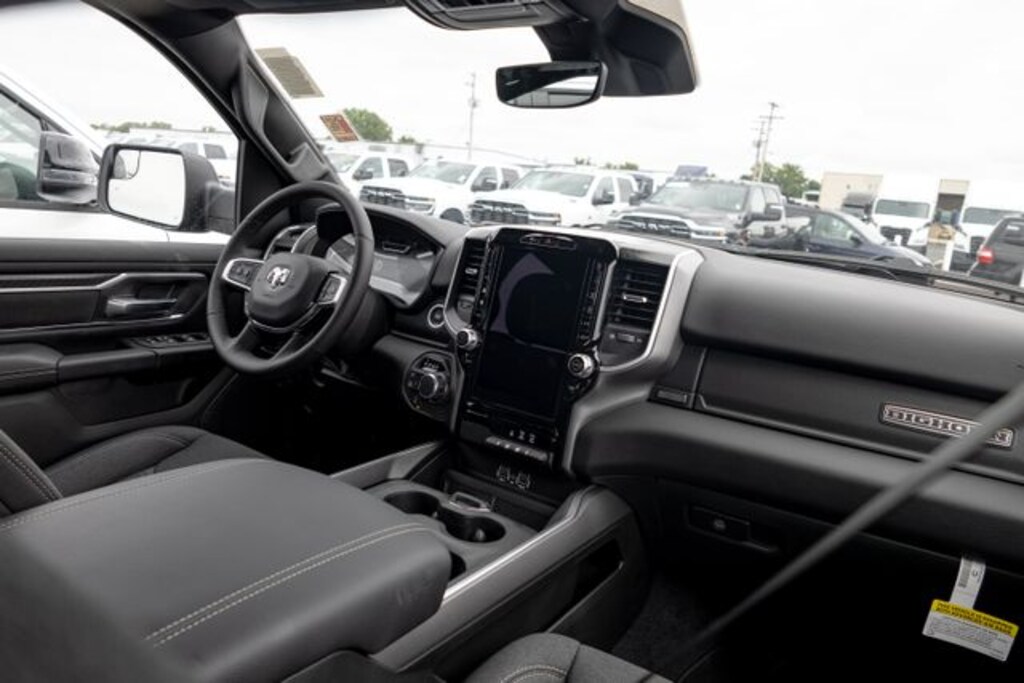New 2026 Ram 1500 BIG HORN CREW CAB 4X4 5'7 BOX Pickup