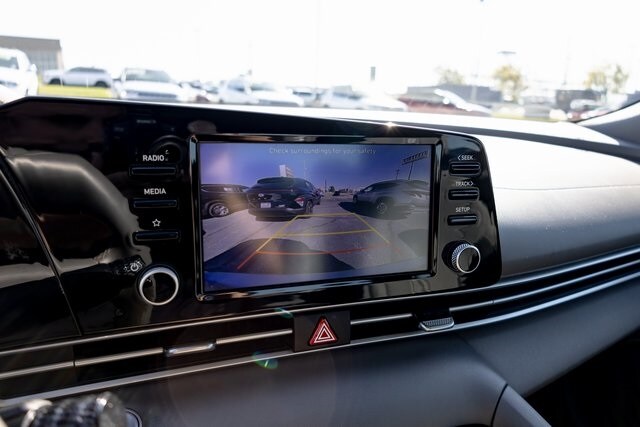 2021 Hyundai Elantra SEL Convenience photo 3