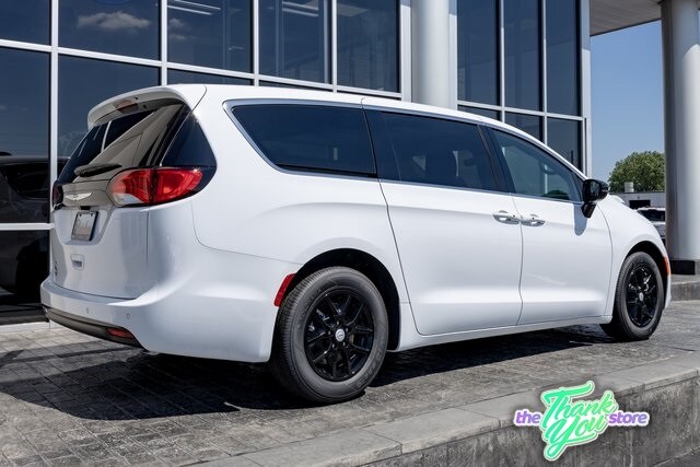 2026 Chrysler Voyager LX photo 4