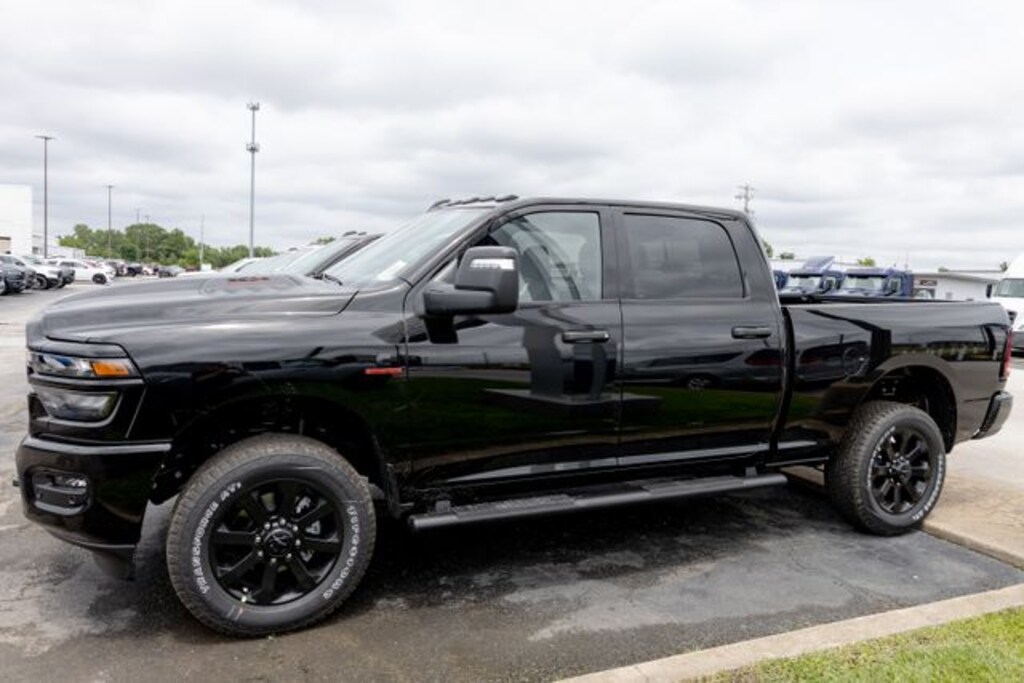 New 2026 Ram 2500 BLACK EXPRESS CREW CAB 4X4 6'4 BOX Pickup