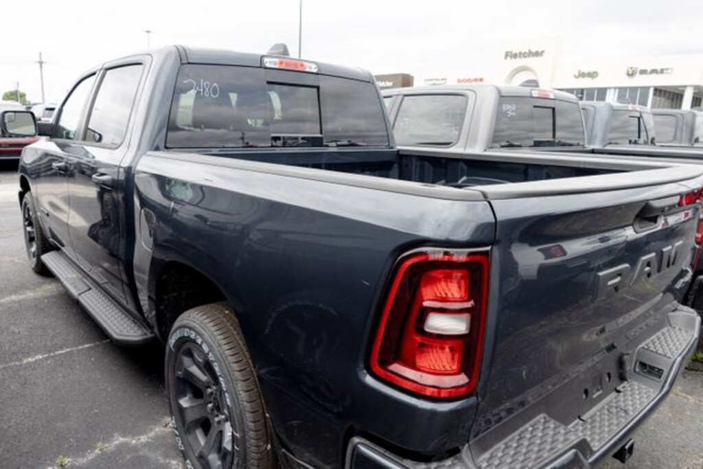New 2026 Ram 1500 EXPRESS CREW CAB 4X4 5'7 BOX Pickup
