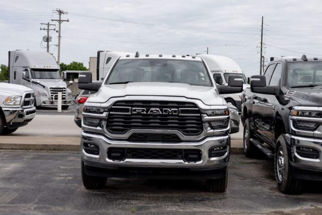 New 2026 Ram 2500 TRADESMAN CREW CAB 4X4 6'4 BOX Pickup