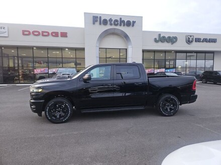 2026 Ram 1500 EXPRESS CREW CAB 4X4 5'7 BOX Pickup 3C6SRFGP8T4162701