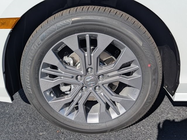 2026 Honda Odyssey Touring photo 3