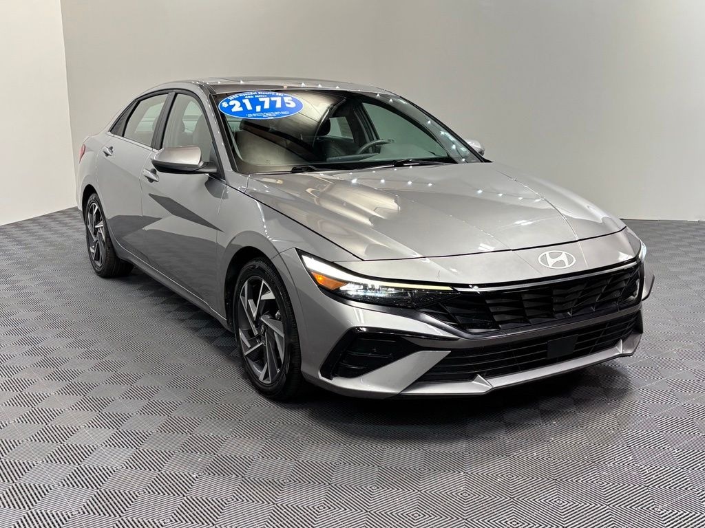 Used 2025 Hyundai Elantra SEL Convenience Sedan