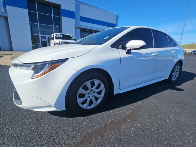 Used 2022 Toyota Corolla LE with VIN 5YFEPMAE3NP335575 for sale in Northfield, Minnesota