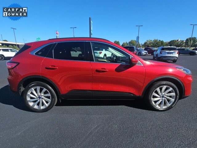 2022 Ford Escape Titanium photo 3