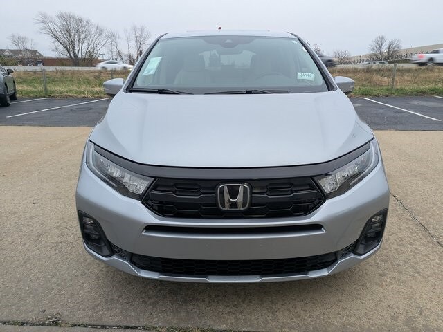 2026 Honda Odyssey Touring photo 4