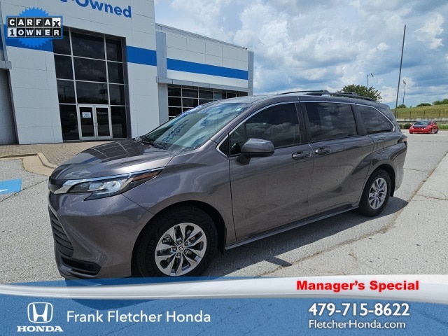 2022 Toyota Sienna LE