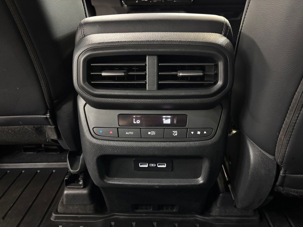 2023 Honda Pilot Touring - Photo 21