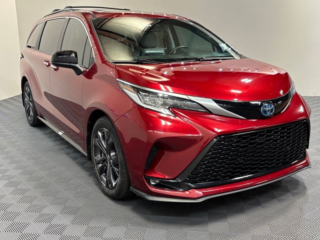 Used 2024 Toyota Sienna XSE Minivan/Van