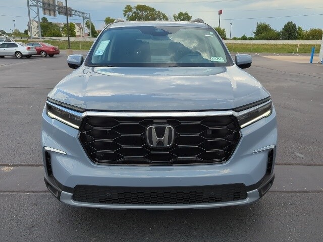 2025 Honda Pilot Touring photo 2
