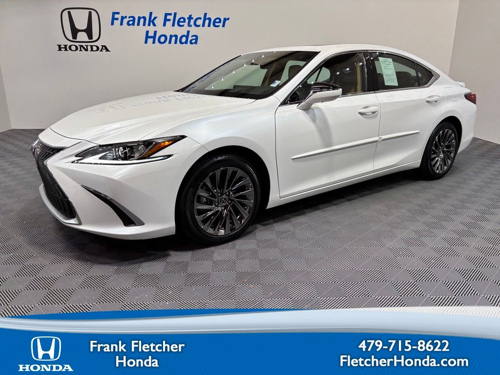 2024 Lexus ES 300h 300h Luxury's photo