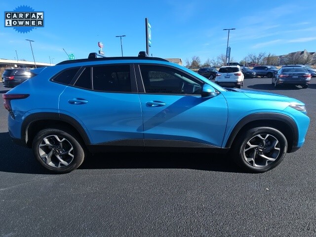 2025 Chevrolet Trax LT photo 4