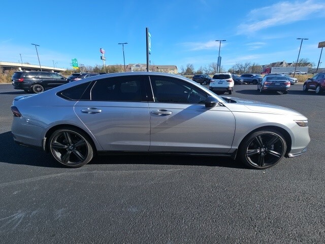 2023 Honda Accord Hybrid Sport-L photo 3