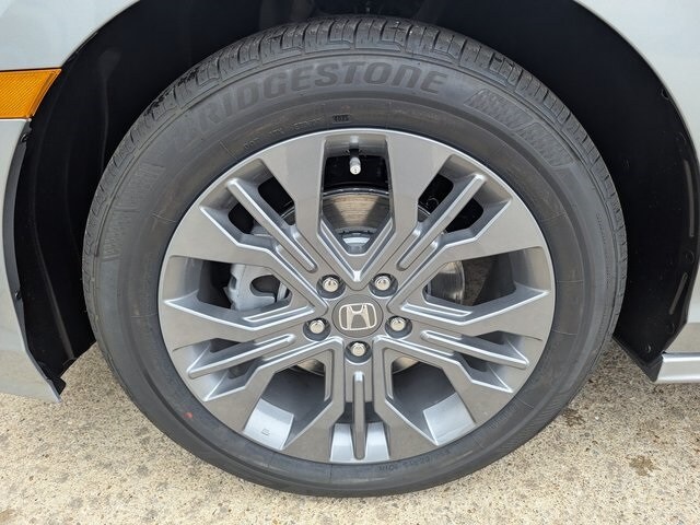 2026 Honda Odyssey Touring photo 3