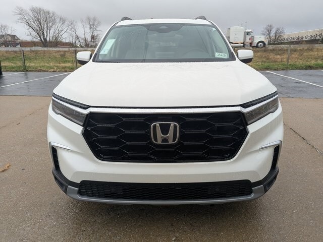 2025 Honda Pilot Touring photo 4