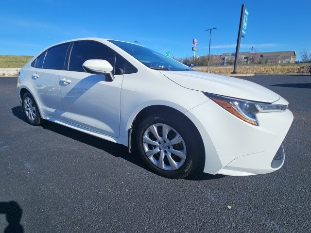 2022 Toyota Corolla LE photo 3