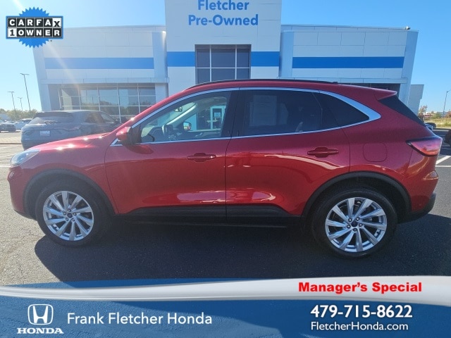 2022 Ford Escape Titanium's photo