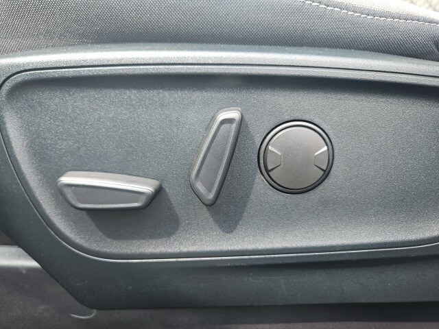 2020 Ford Escape SE photo 2