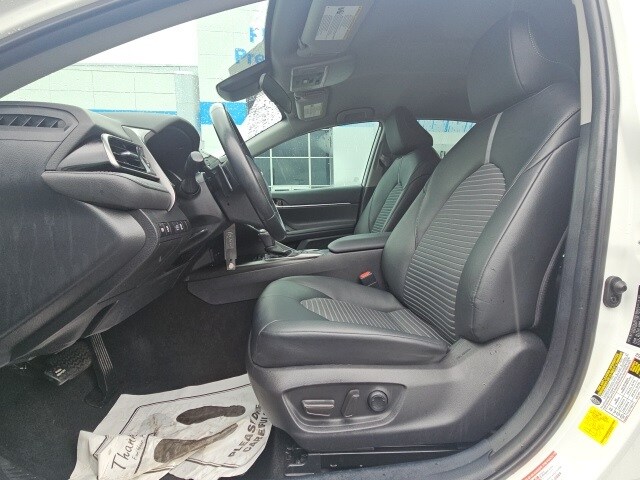 2022 Toyota Camry SE photo 2