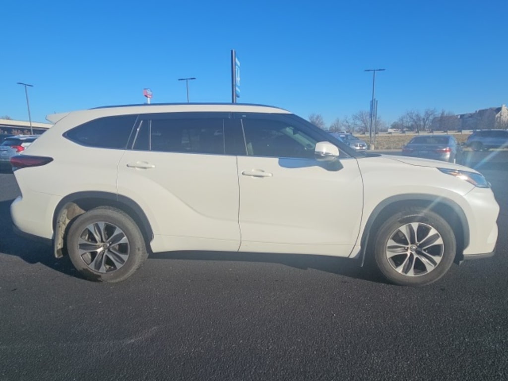 Used 2021 Toyota Highlander XLE SUV