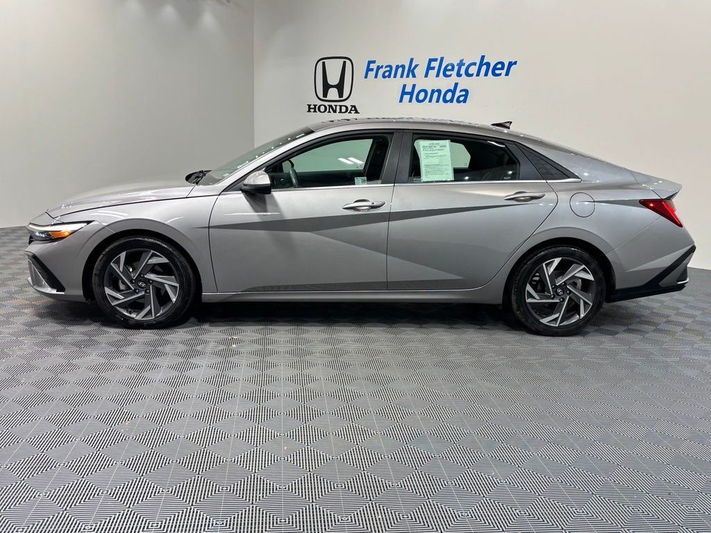 Used 2025 Hyundai Elantra SEL Convenience Sedan