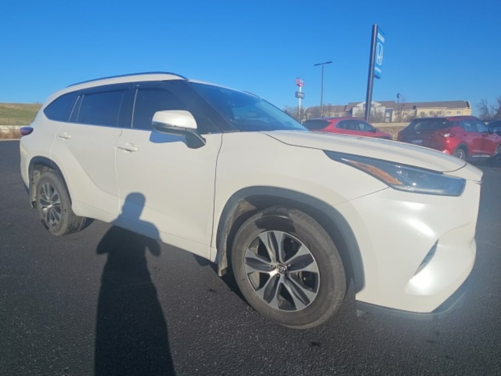 Used 2021 Toyota Highlander XLE SUV