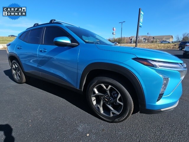 2025 Chevrolet Trax LT photo 3