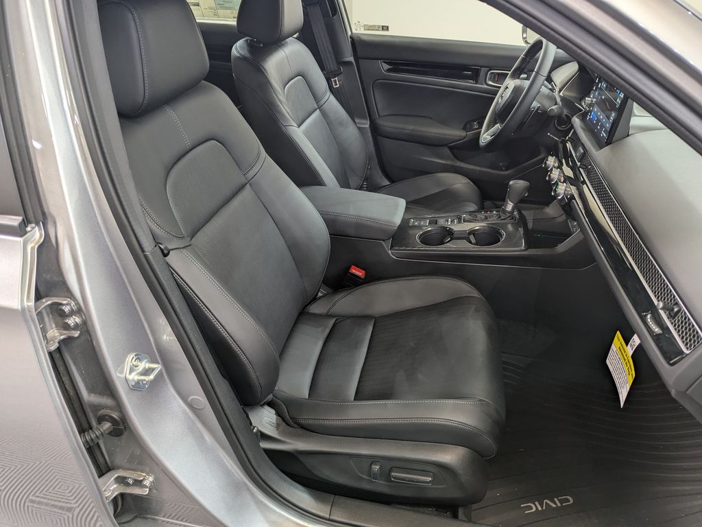 2026 Honda Civic Hatchback Sport Touring - Photo 16