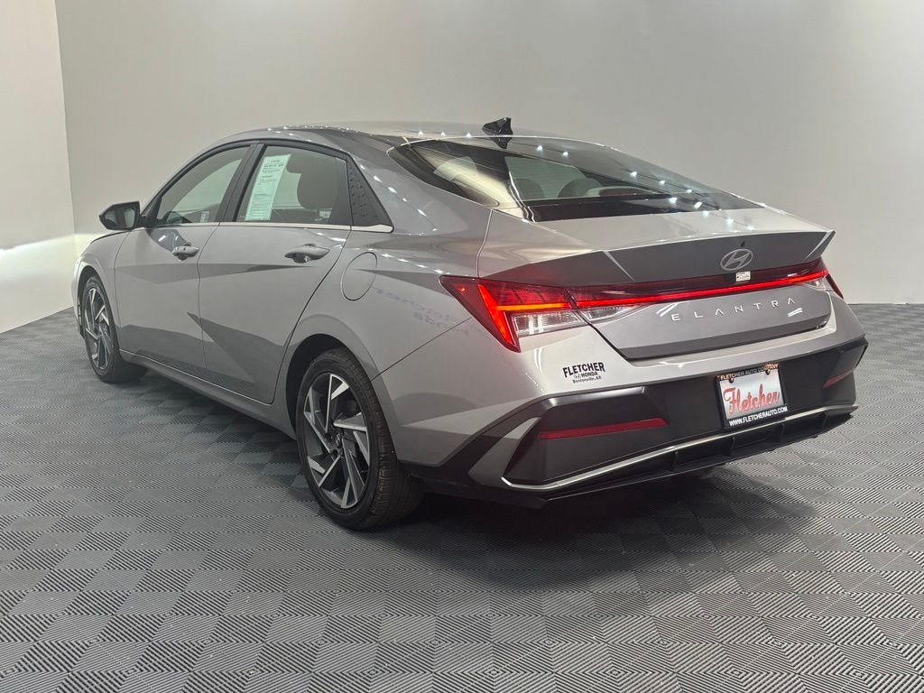 Used 2025 Hyundai Elantra SEL Convenience Sedan