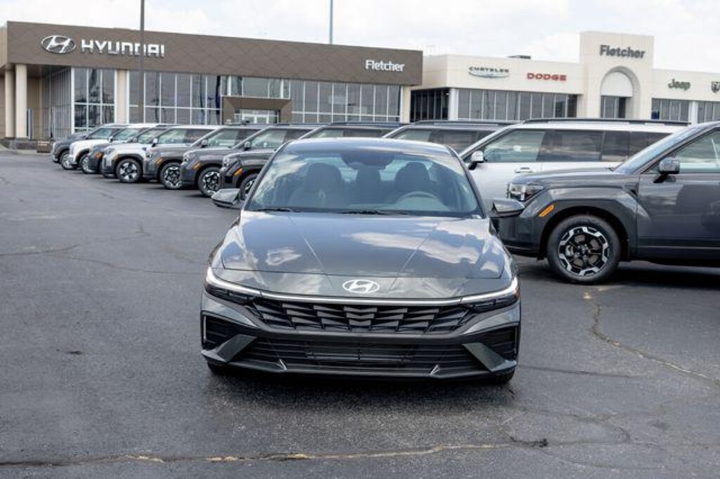 New 2026 Hyundai Elantra SE Sedan
